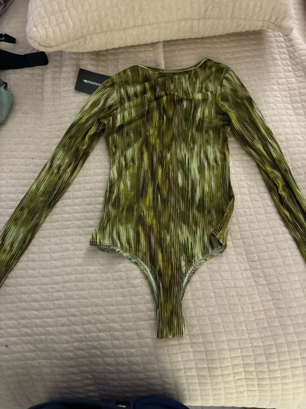 PrettyLittleThing Green Long Sleeve Ribbed Bodysuit